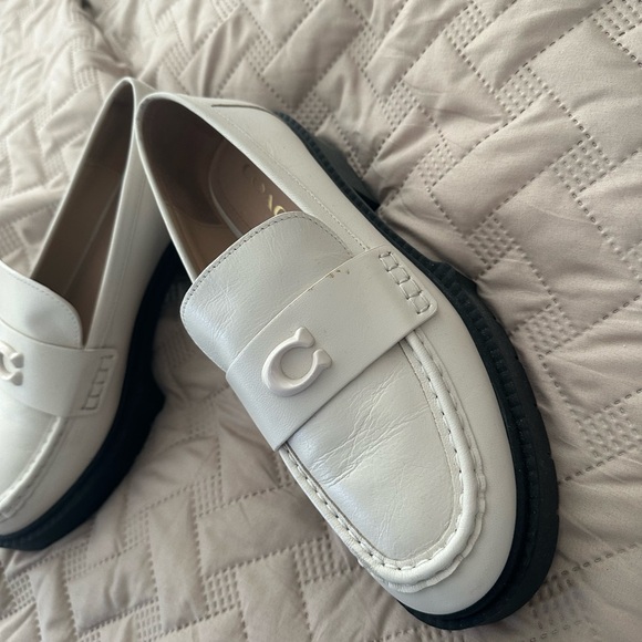 COACH Women's Flats Leah Loafer, Color Chalk, Size 8 - Picture 1 of 3